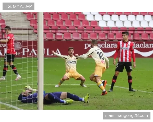 洛萨诺远射破门，西班牙人虽败犹荣展现斗志